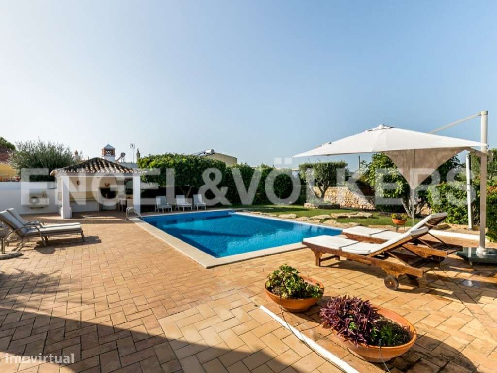 ELEGANTE MORADIA T4 COM ORIGEM TRADICIONAL - Grande imagem: 4/44