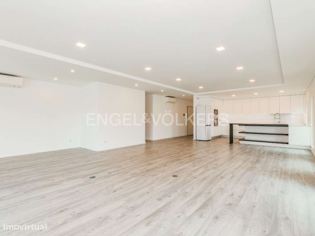 T2 com terraço e garagem a 100 metros do Jardim da Estrela - Grande imagem: 4/46