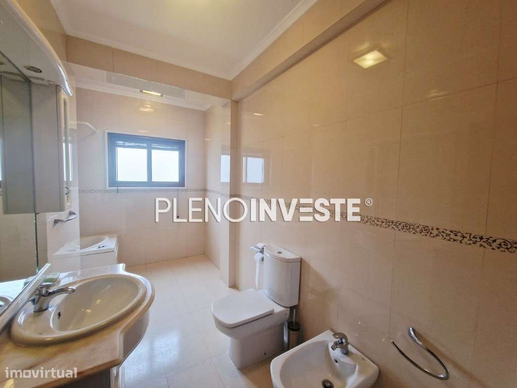 Moradia V3 com Garagem em Vale Milhaços-19