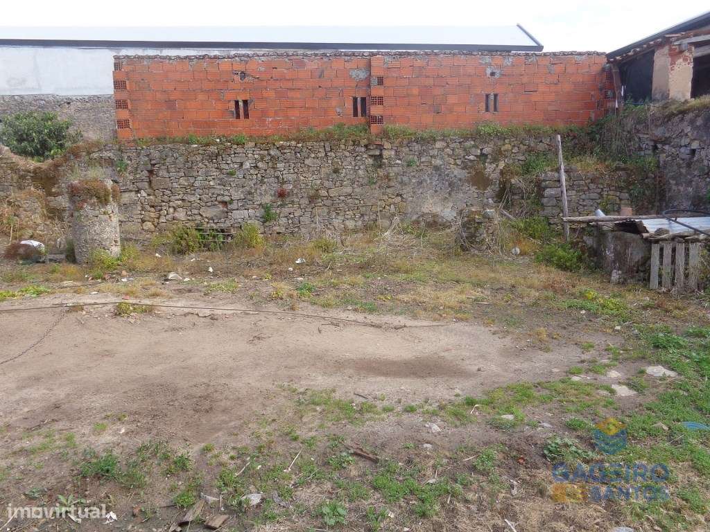 Terreno com ruínas, em A da Gorda. - Grande imagem: 2/4