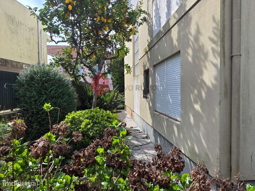 Moradia T6 de 4 frentes em Nogueira da Maia Excelente estado, áreas...-8