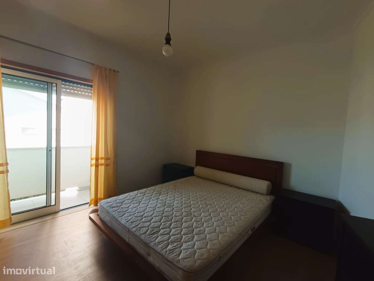 Apartamento T1 Parcialmente Mobilado com Piscina e Varandas - Grande imagem: 4/4