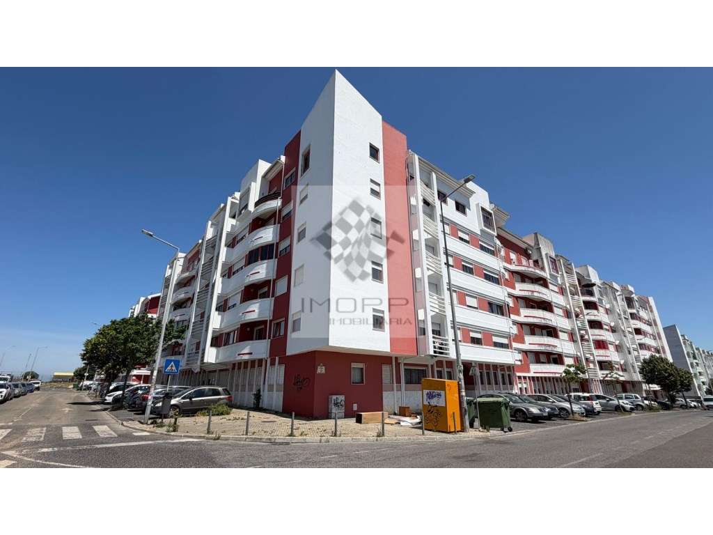 Fabuloso apartamento T2 na Cavaleira com parqueamento-0