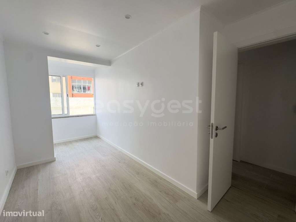 Espetacular Apartamento T3 com logradouro em Amora-9