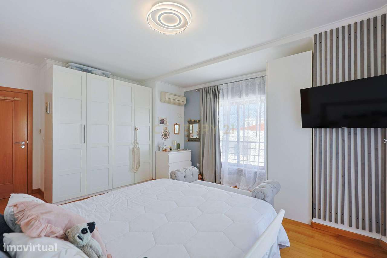 Apartamento T2 com Garagem, no Parque Luso em Corroios.-30