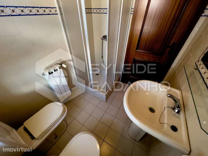 QUARTO  em apartamento T4 COM SALA e 2 casas de banho na zona baixa da - Grande imagem: 4/19