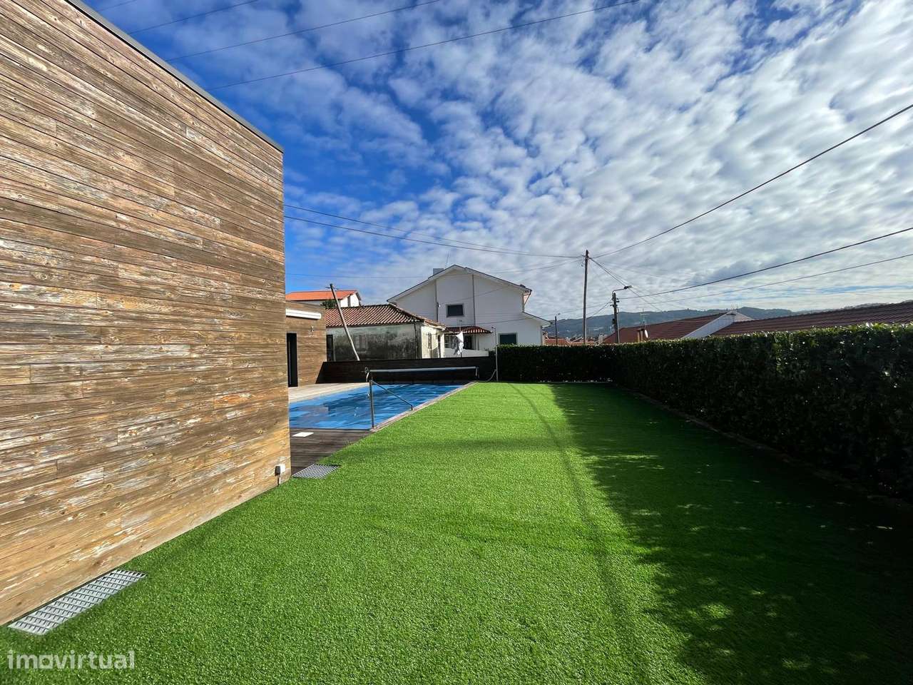 Moradia individual T3 com piscina em Fafe-27