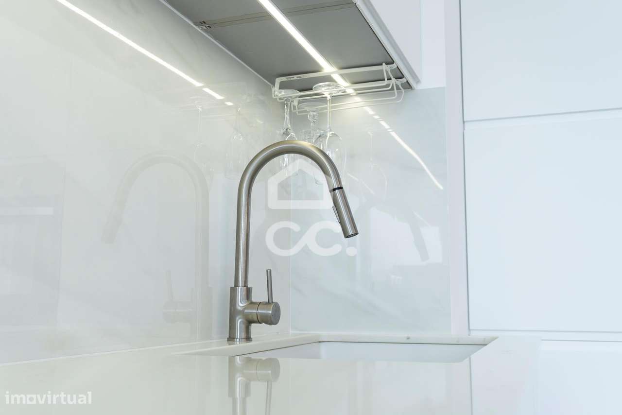 Apartamento T2  Renovado Alfornelos/ Metro-5