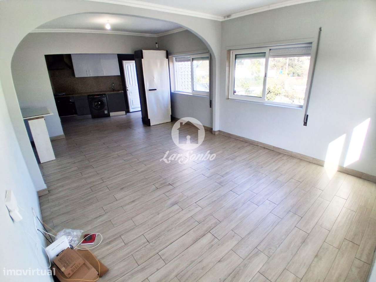 Andar moradia T3 totalmente renovado, com três frentes e excelente ...-8