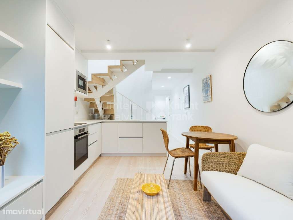 Apartamento T1 duplex com varanda e jardim privativo no Porto - Grande imagem: 2/24