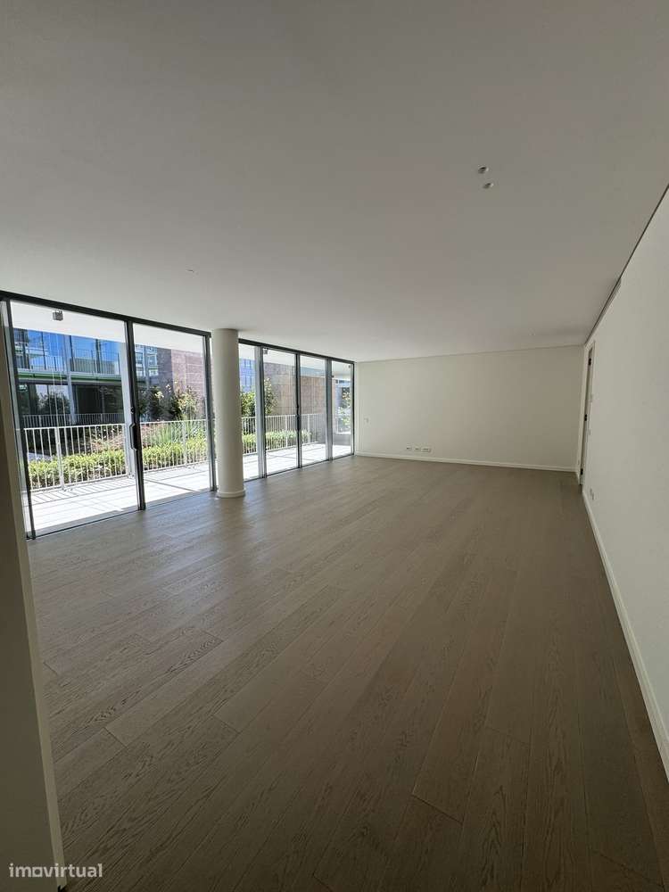 Exclusivo T4 no Prata Riverside Village-8