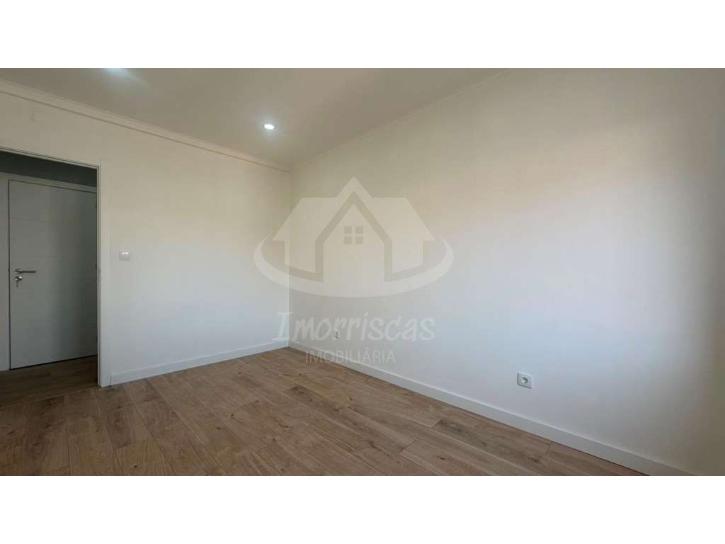T2+1 Totalmente Remodelado em Odivelas | Pronto a Habitar | Localiz...-22