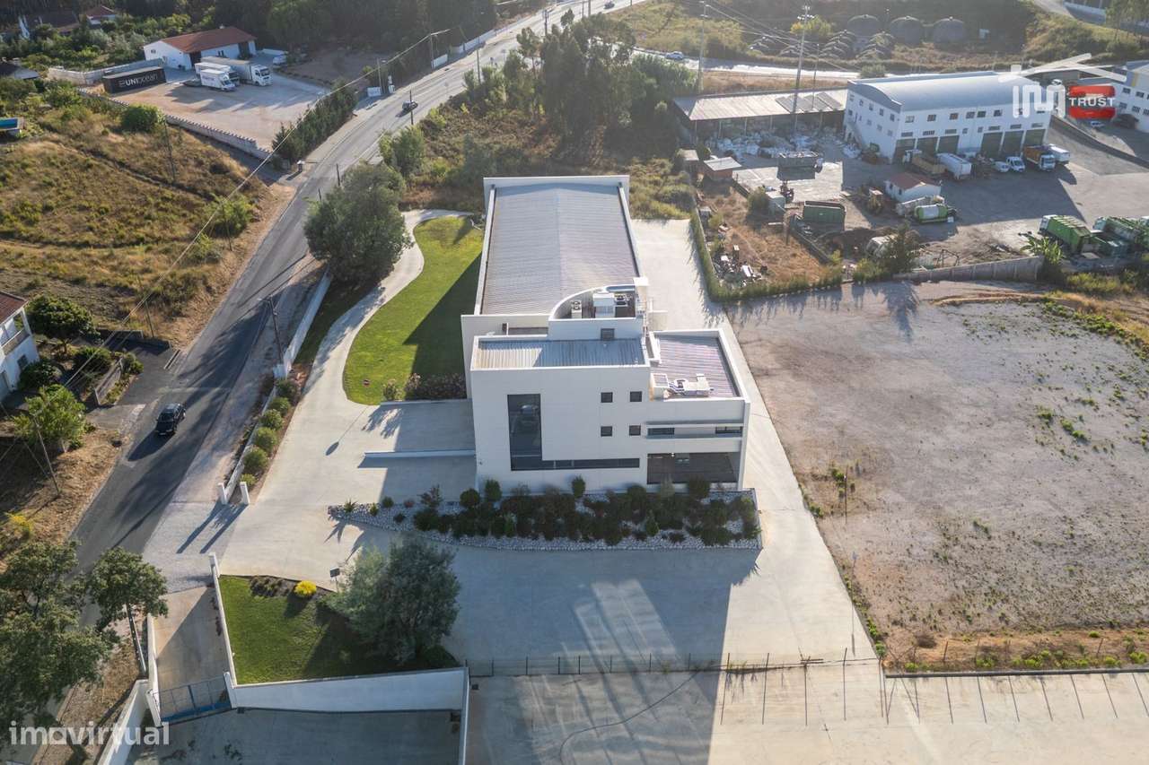 PREDIO PARA COMERCIO SERVIÇOS E ESCRITORIOS EM ESTADO NOVO ZONA IND... - Grande imagem: 5/40