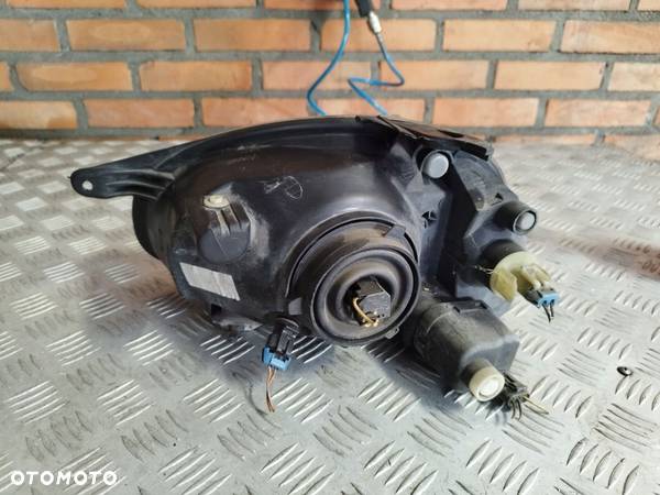 LAMPA PRAWA PRZEDNIA OPEL CORSA B - 2