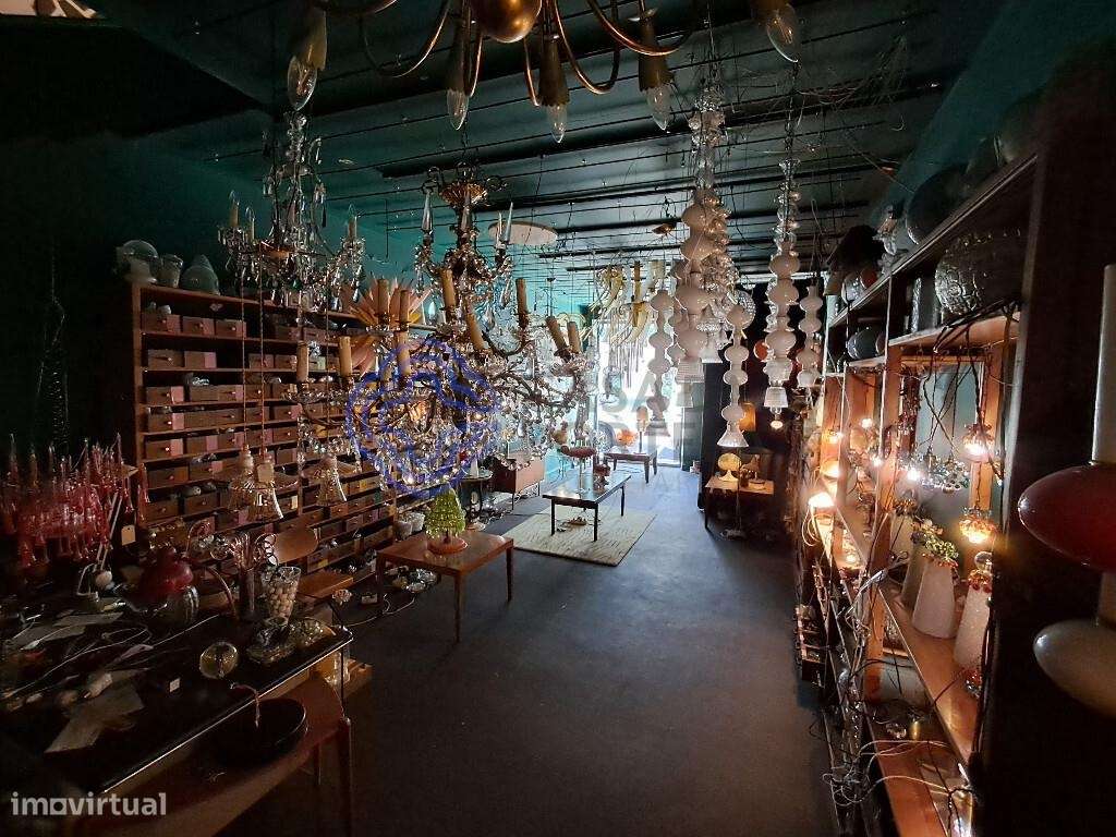 Prédio para venda na rua Miguel Bombarda - Grande imagem: 2/23