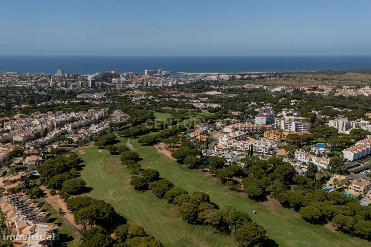 Moradia T6 Geminada - Ténis - Clube do Lago - Vilamoura - Grande imagem: 3/36