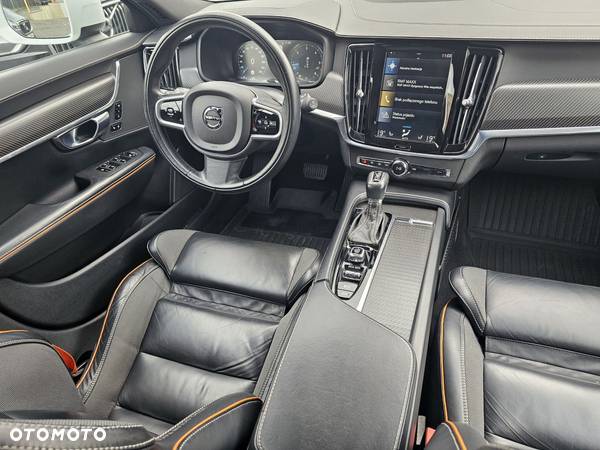 Volvo V90 Cross Country - 11