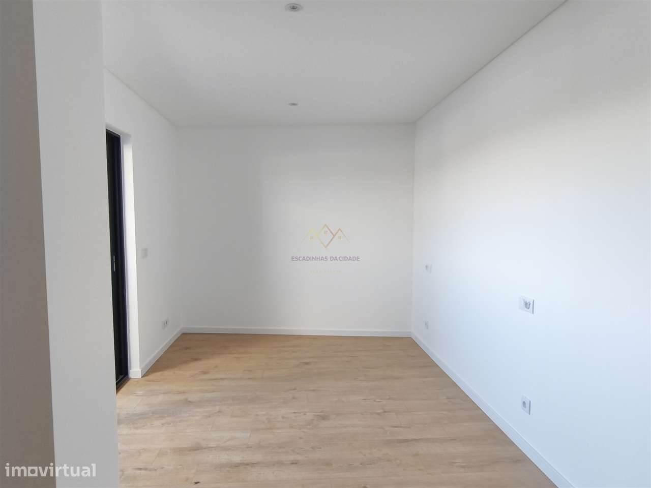 Penthouse T5 com varandas, 2 Garagens Box e Arrecadação, em Empreendim-26