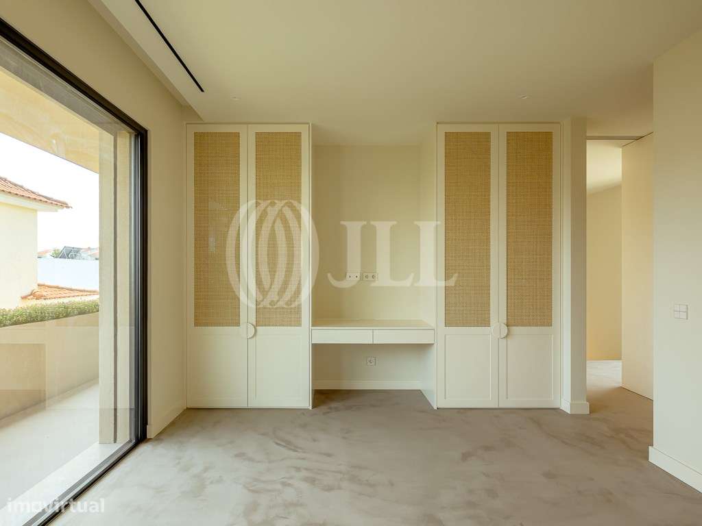 Moradia T3+1 com jardim, piscina e garagem, no Estoril-24