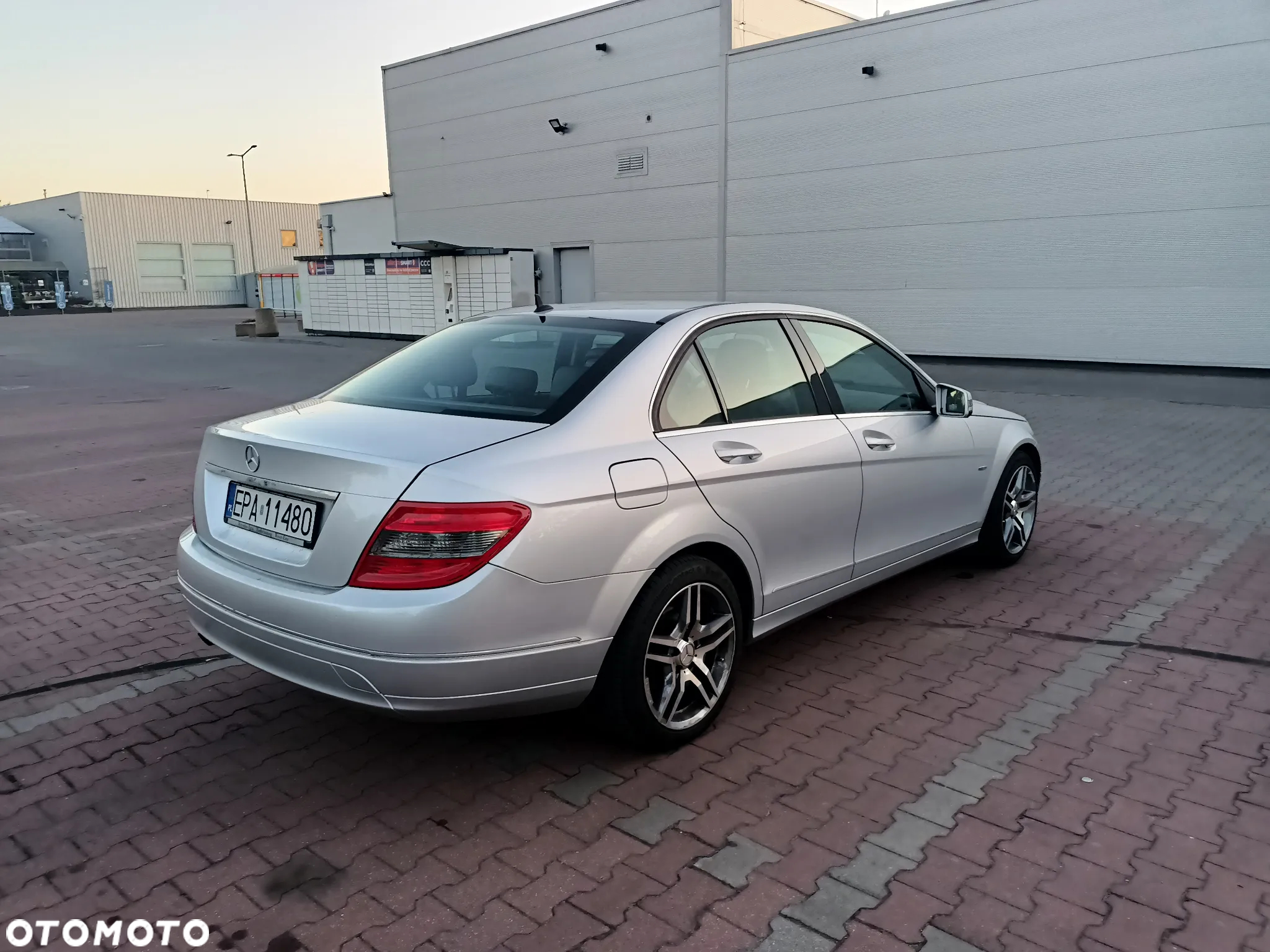 Mercedes-Benz Klasa C 180 CGI BlueEFFICIENCY Avantgarde - 5