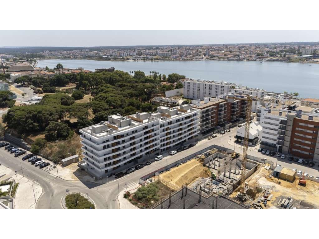 Apartamento T2 Novo no Seixal Baía com Terraço e Estacionamento-33