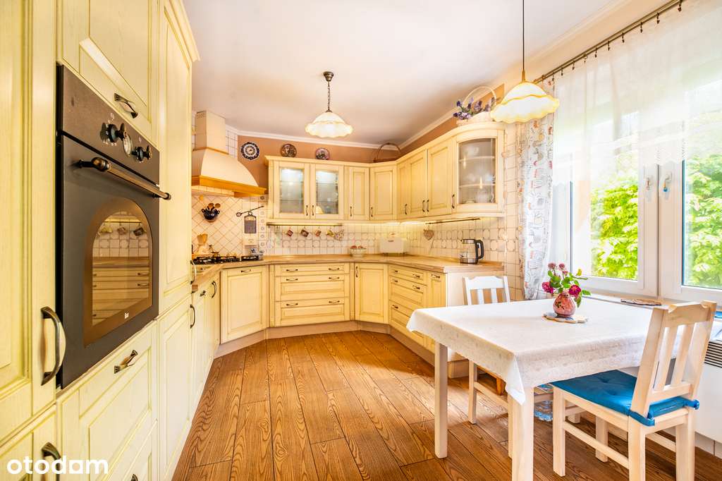 Dom z pięknym ogrodem w ścisłym centrum Brzozowa-13