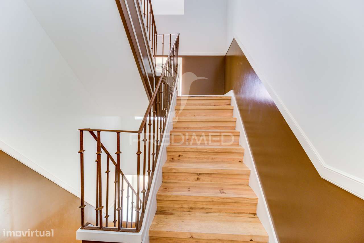 Excelente T2 totalmente reconstruído em Massamá - Grande imagem: 4/26