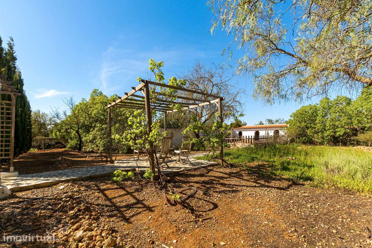 Moradia de luxo com piscina, anexo, campo de ténis  e jardim-46