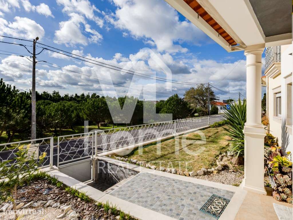 Moradia T4 com 3 WC, Garagem e 1000 m² de Terreno - AZOIA | LEIRIA-37
