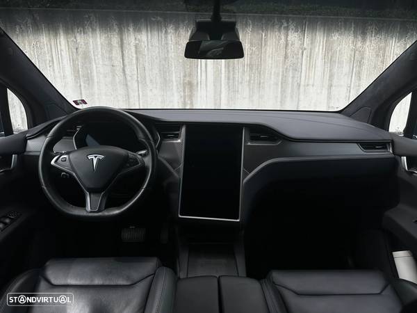 Tesla Model X 75D - 27