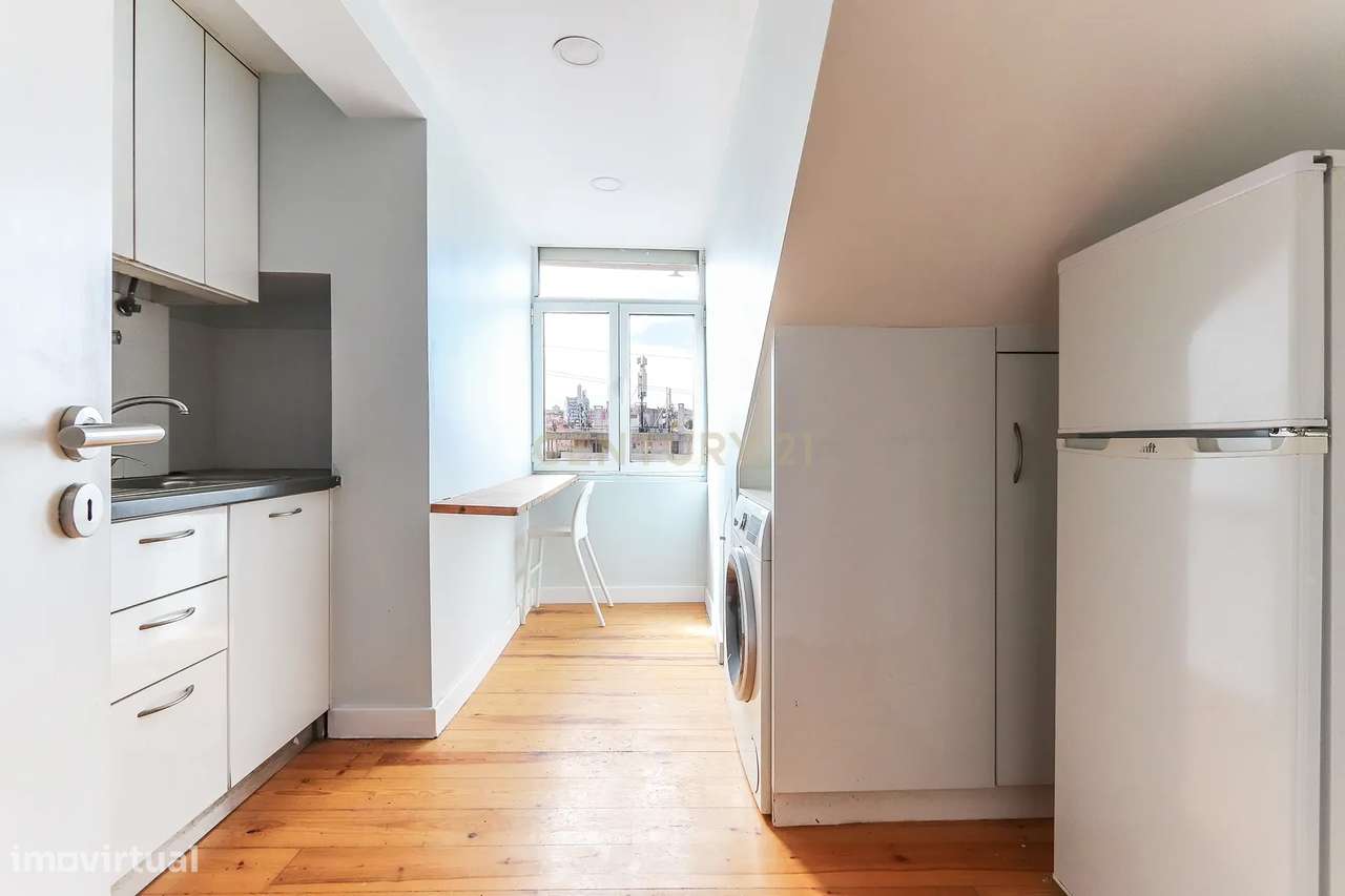 Apartamento T4 Totalmente Remodelado no 4º Andar - Grande imagem: 5/32