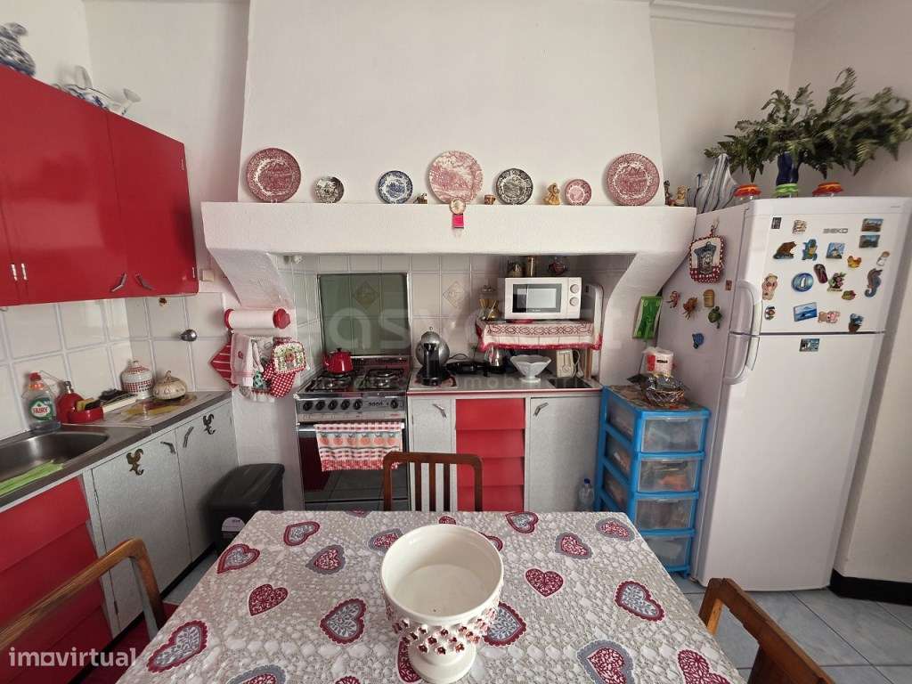 Moradia T3 nas Lajes do Pico com garagem e terraço com vista mar-6