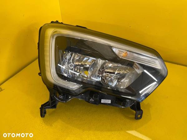 LAMPA PRAWA RENAULT MASTER 4 IV 19- LED 260105567R - 1