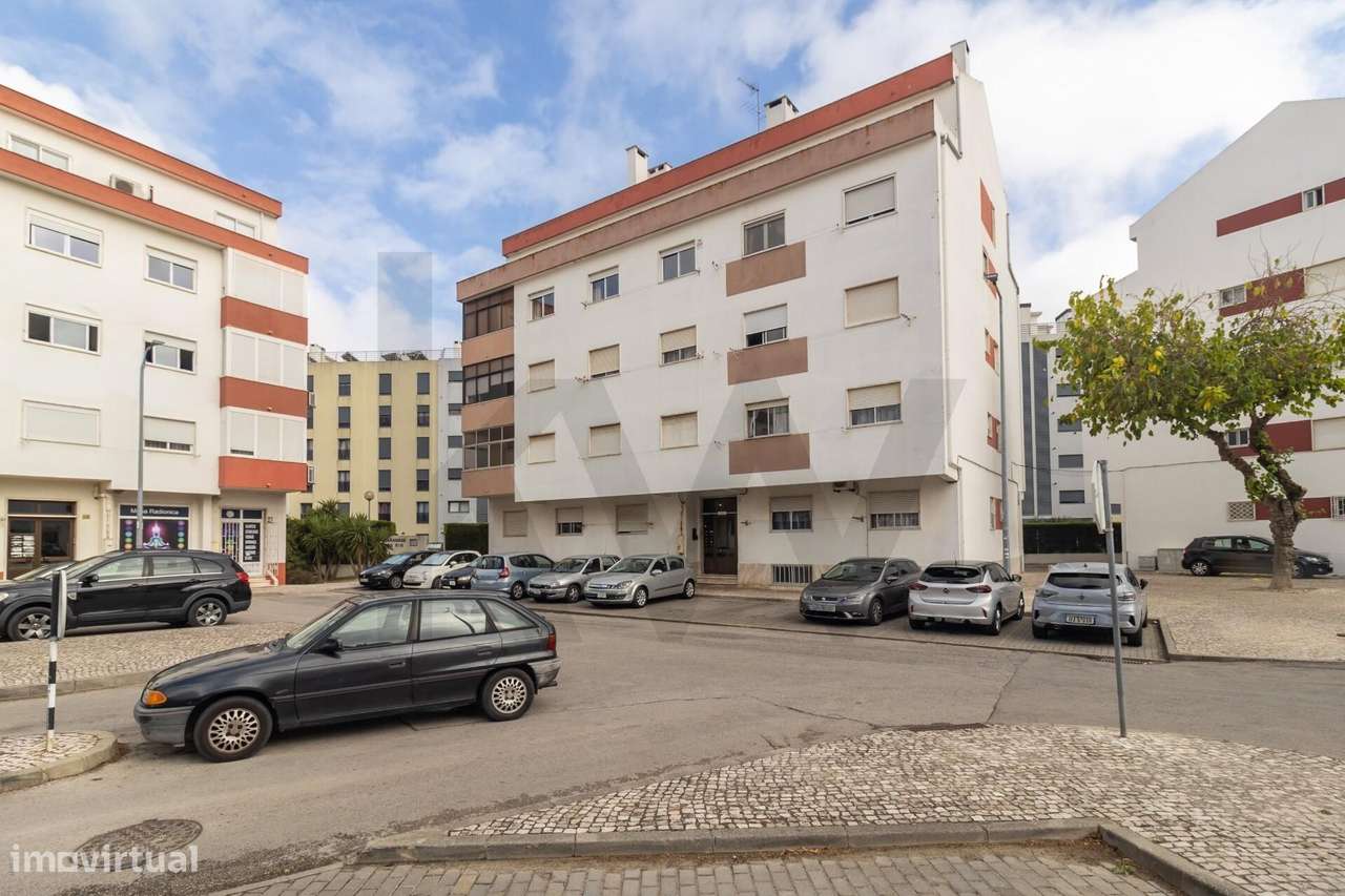 Apartamento T4 Duplex na Amora-51