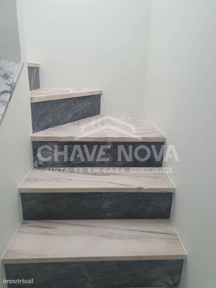 Apartamento T2, localizado no primeiro andar de um prédio Bi-familiar!-20