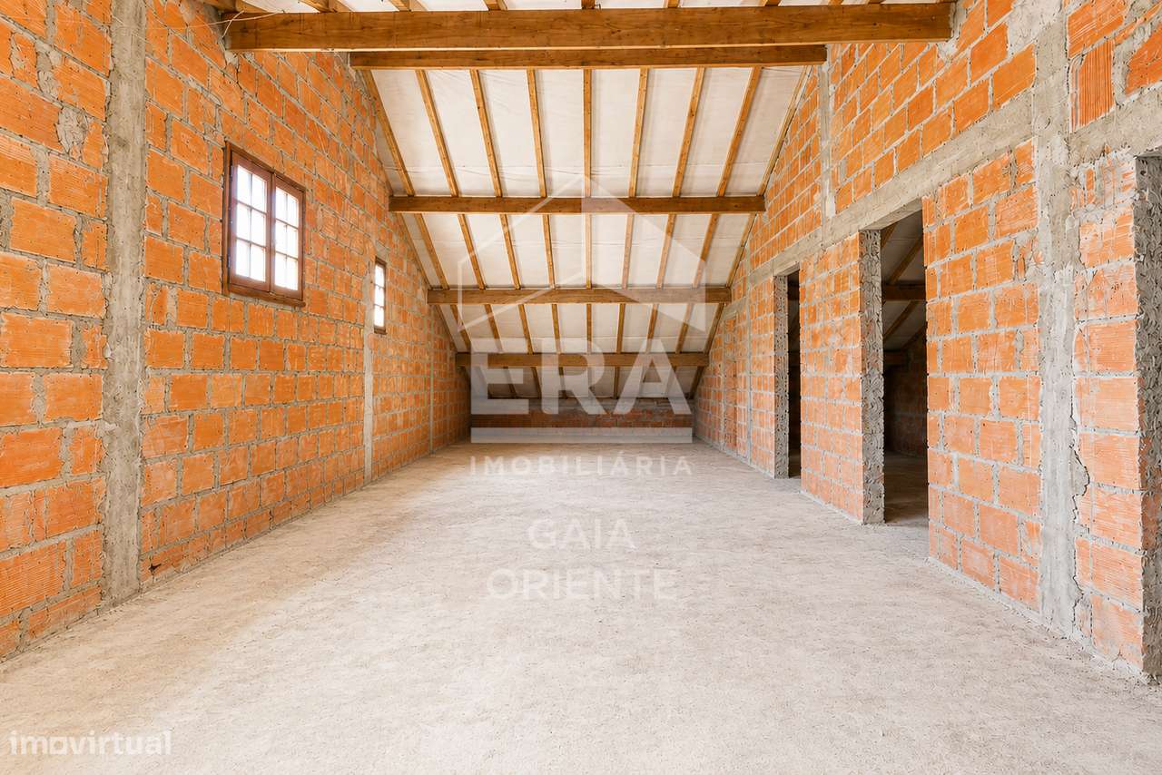 Moradia T4 Com Jardim e Garagem-25