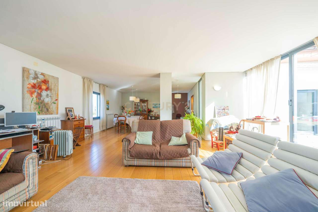 Moradia T5 Isolada, com Dois Pisos, Elevador e Terraço, com 800m2 de T - Grande imagem: 5/57