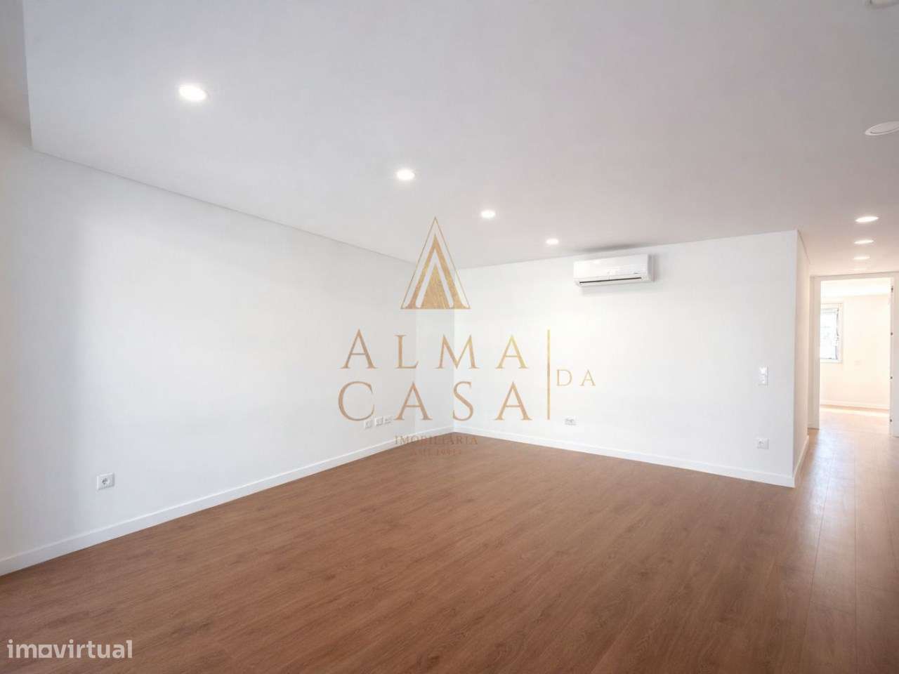 Apartamento T2 | Novo | Centro Rio Tinto | 2 L.Gargem | Varanda-7
