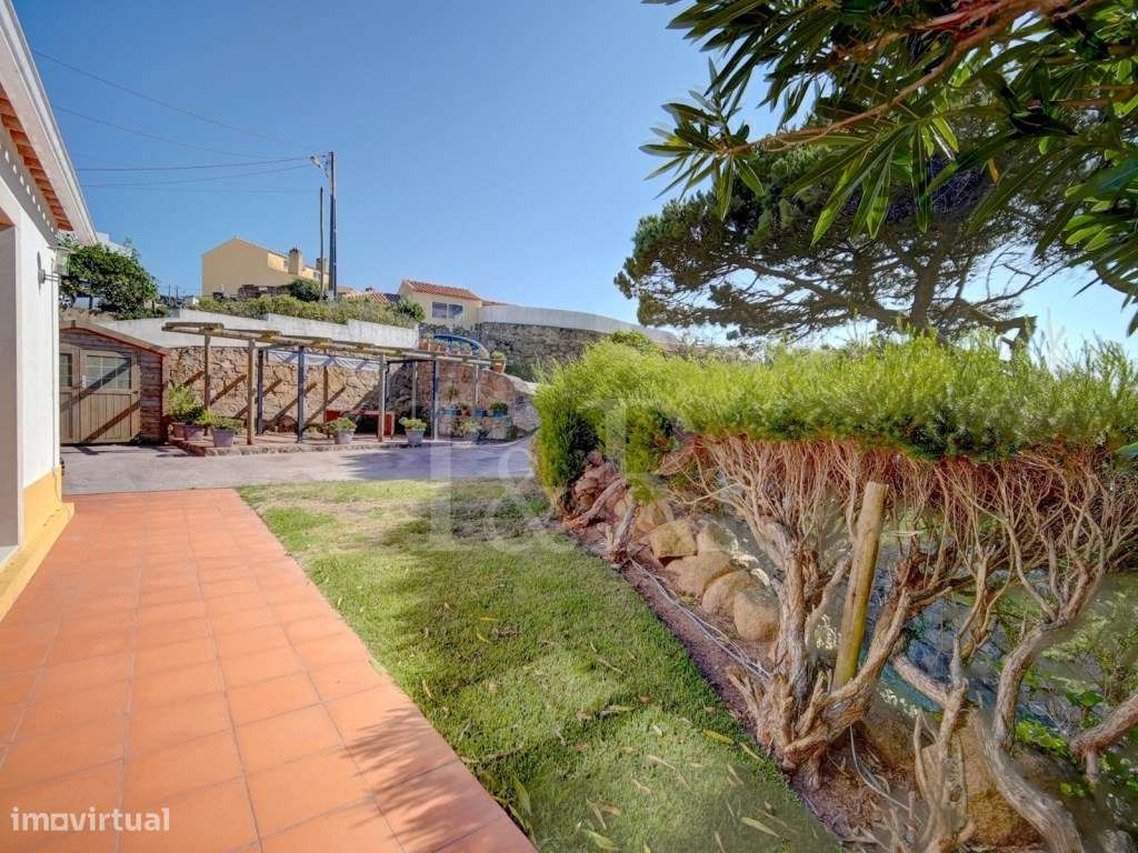 Moradia T2+3 com jardim e vista mar na Azóia, Sintra-49