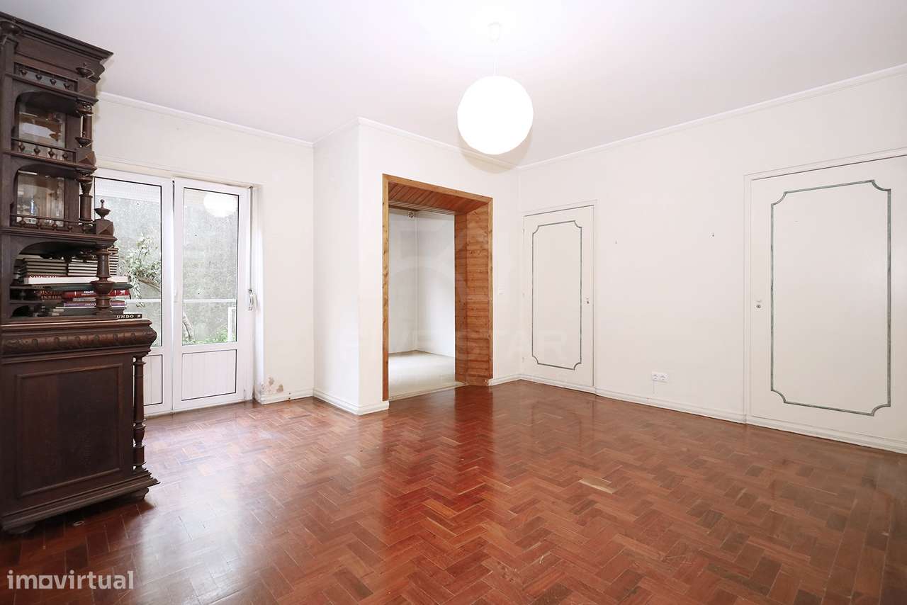 T4 Duplex - Parede - Vista Mar - Varanda - Garagem - Para Renovação-9