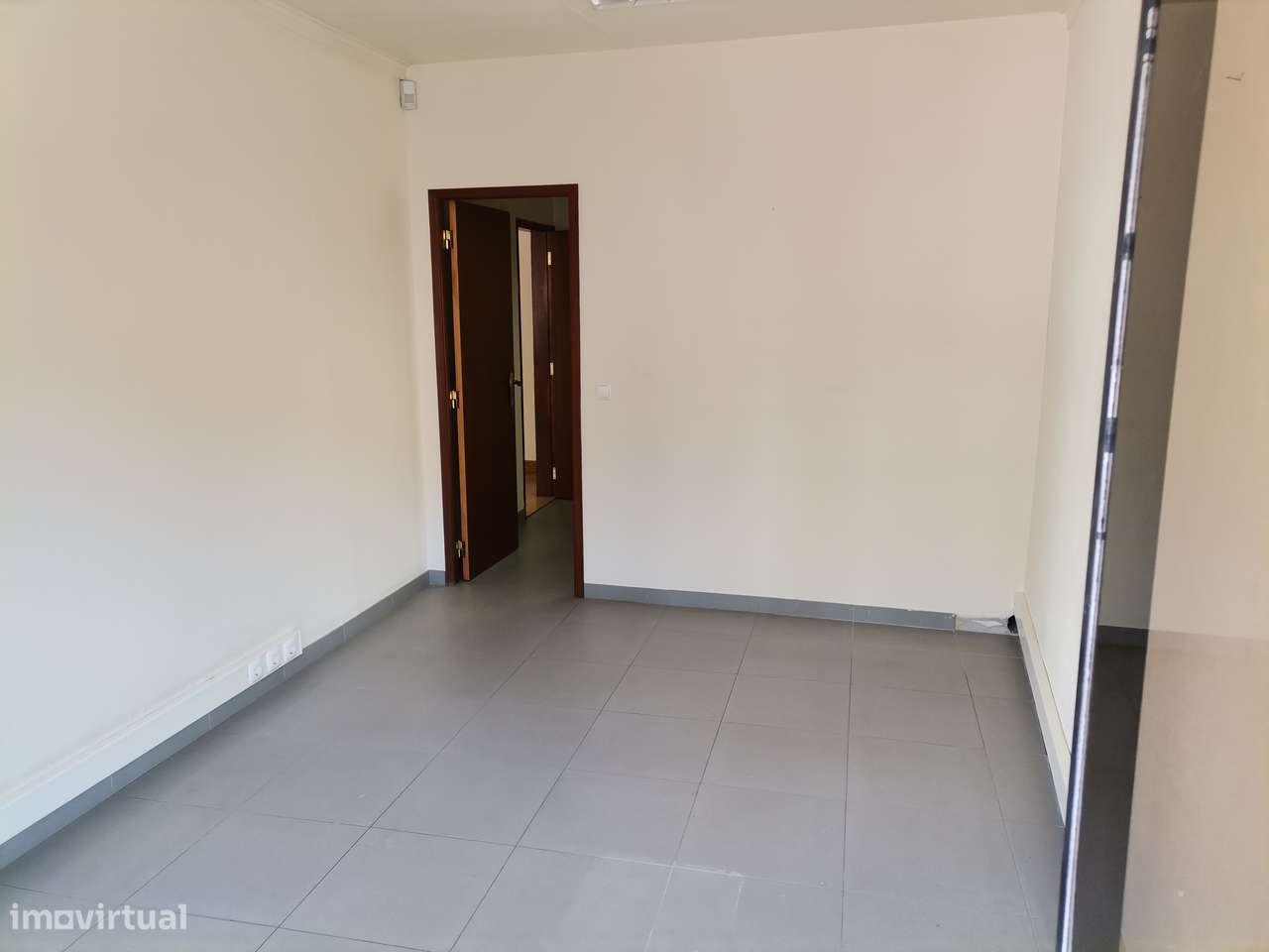 Escritório c/luz natural, próximo Av Liberdade, parqueamento, terraço-8