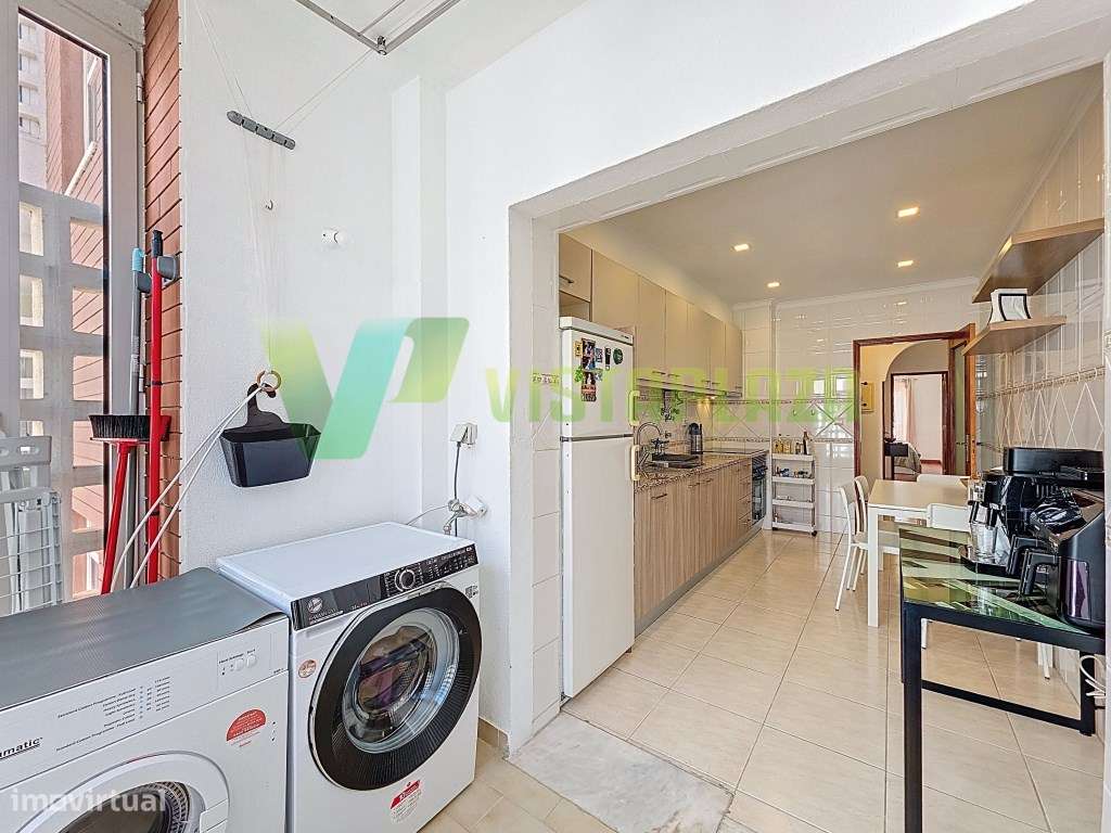 Apartamento T2 com duas casas de banho e espaço de garagem-10