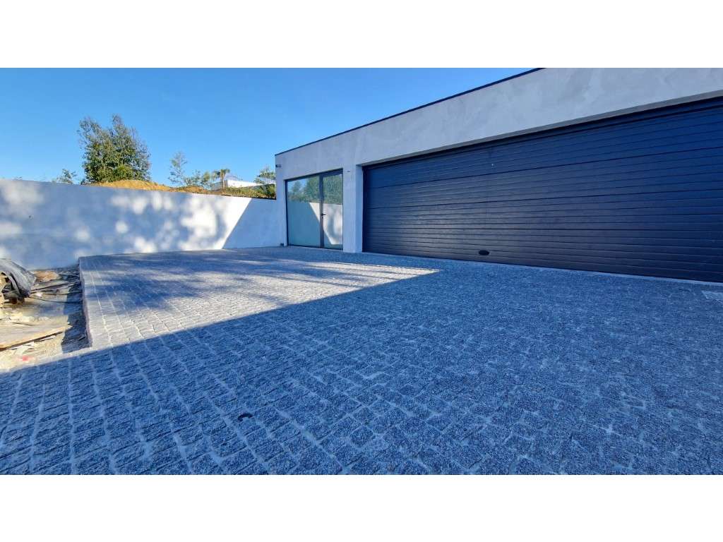 Moradia T3 de 3 frentes-2