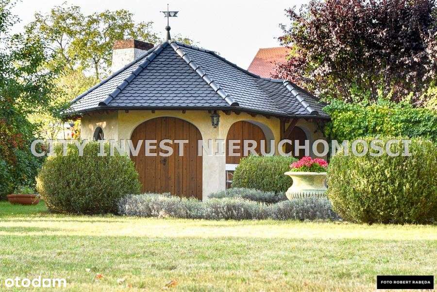 Unikatowa Rezydencja ze Strefą Basenu i Spa-10