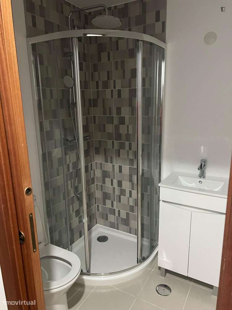 Quarto - localizado em  Coimbra - Grande imagem: 5/9