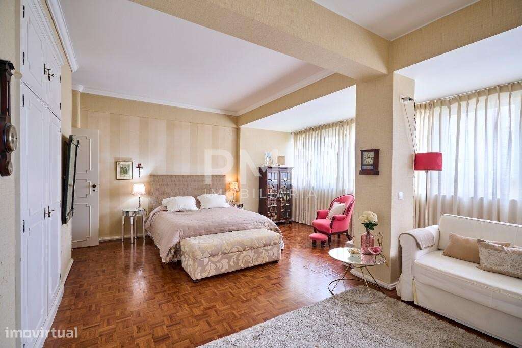 Apartamento T5 (ex T6) Avenida Estados Unidos da América-8