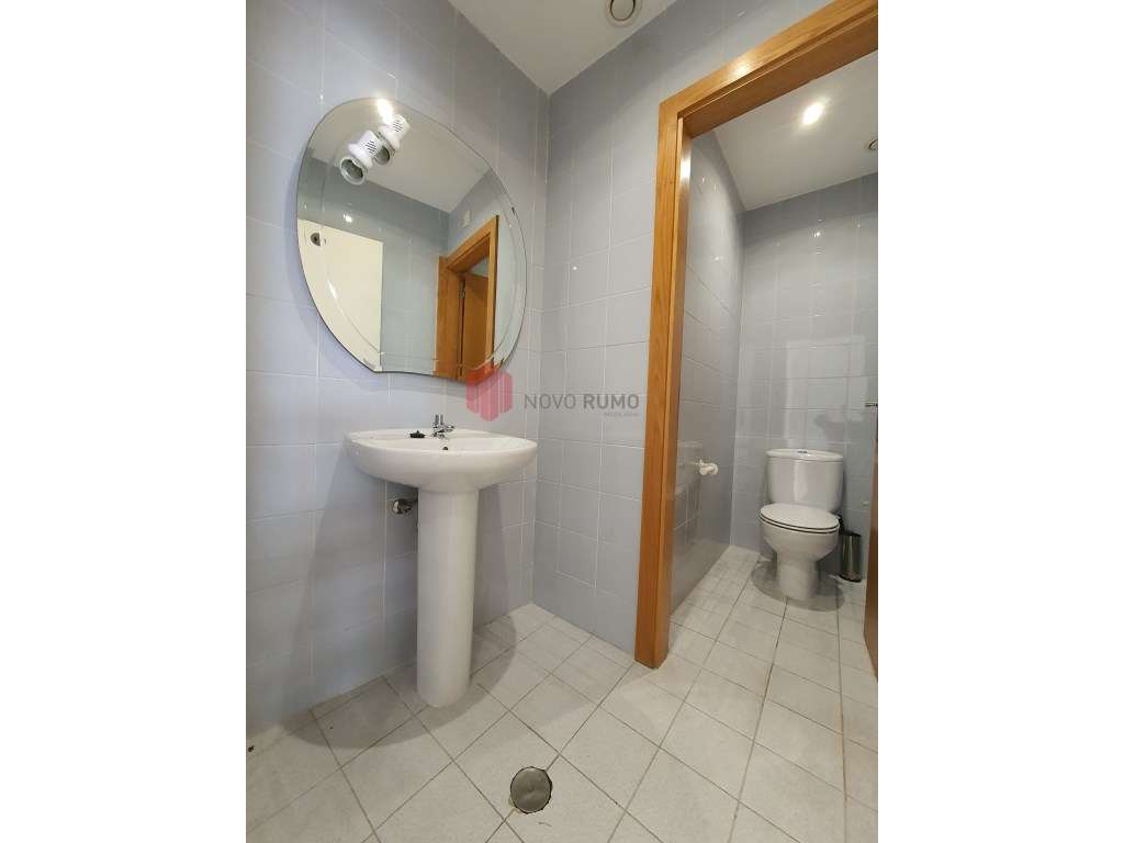 Loja com 50m2 no centro da Maia para comercio e serviços com ar con... - Grande imagem: 5/10