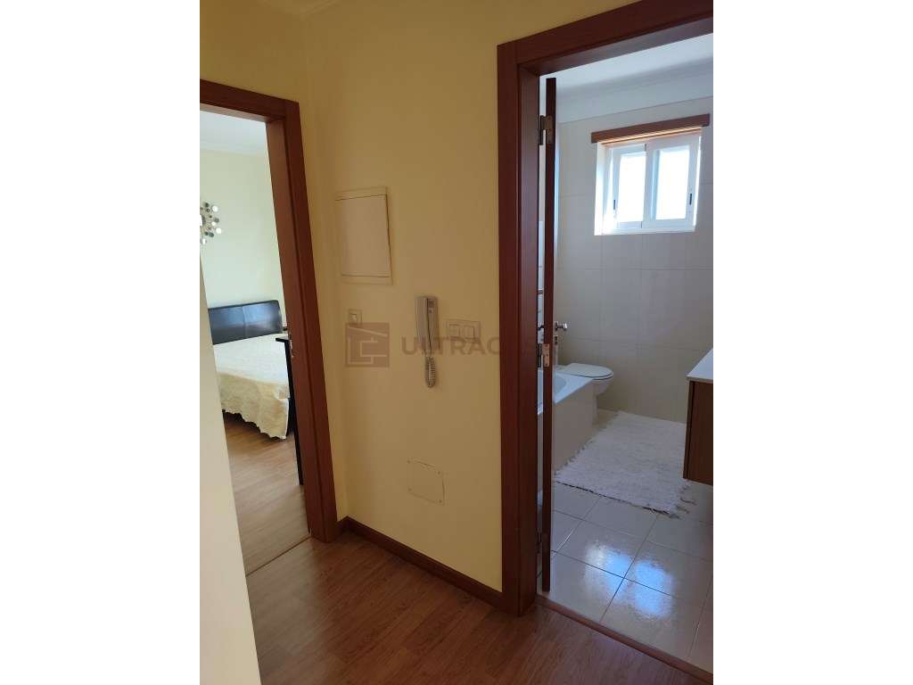 Vende-se Moradia V4 renovada com terraço, churrasqueira e horta a 5...-47