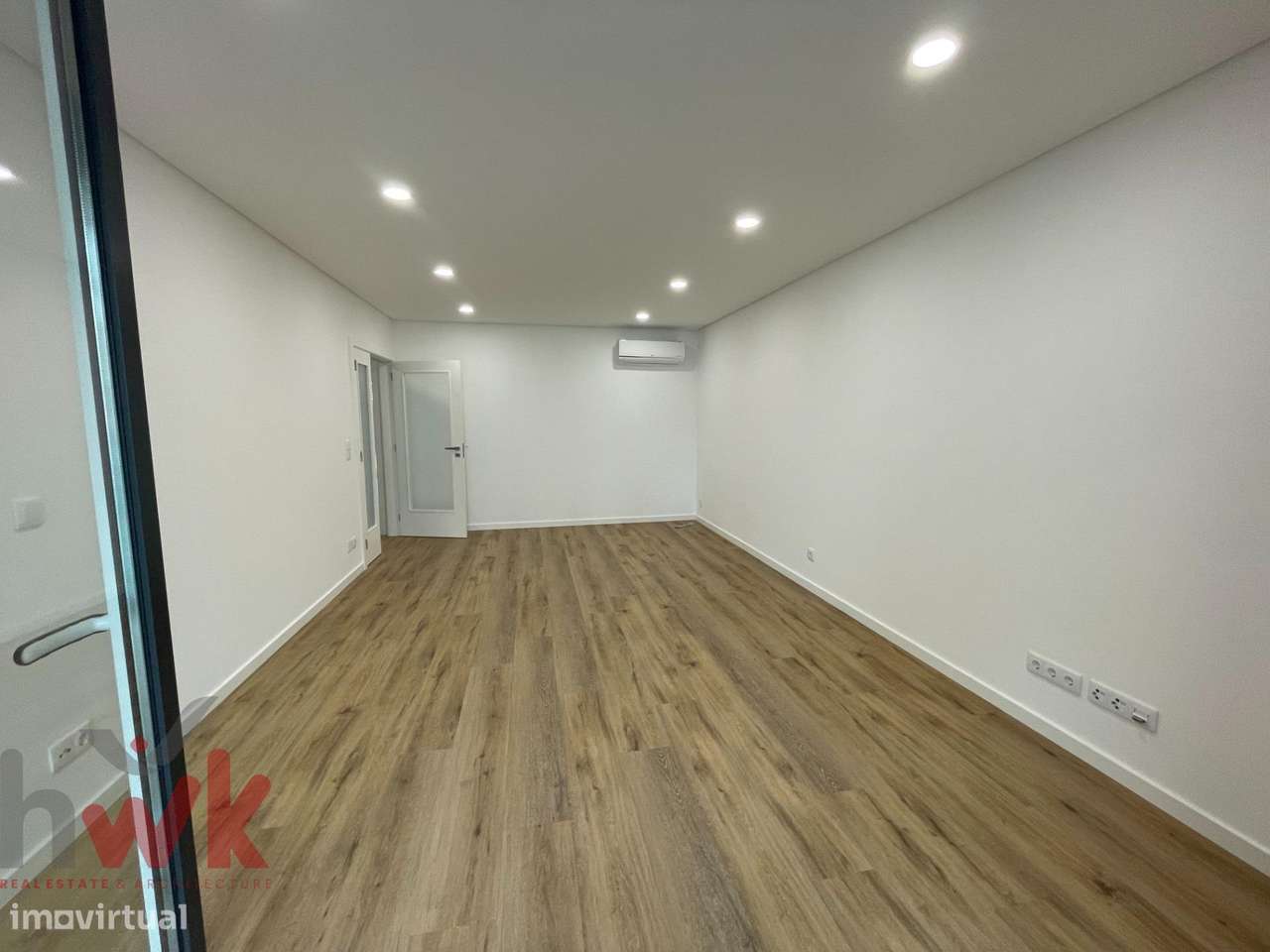 Apartamento T2 com 2 Suítes, Terraço e Garagem Box-6