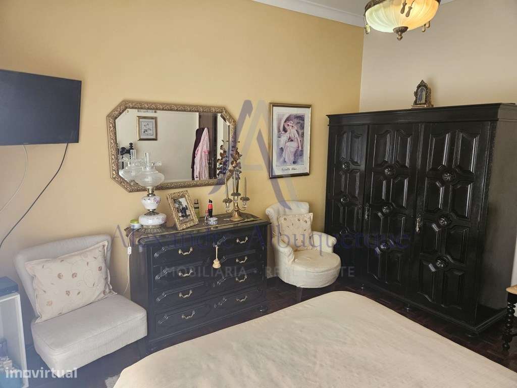 Moradia com anexo e espaço comercial.-18